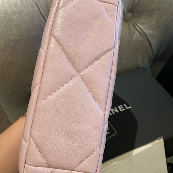 Chanel 19 small light pink - Picture 5 of 12